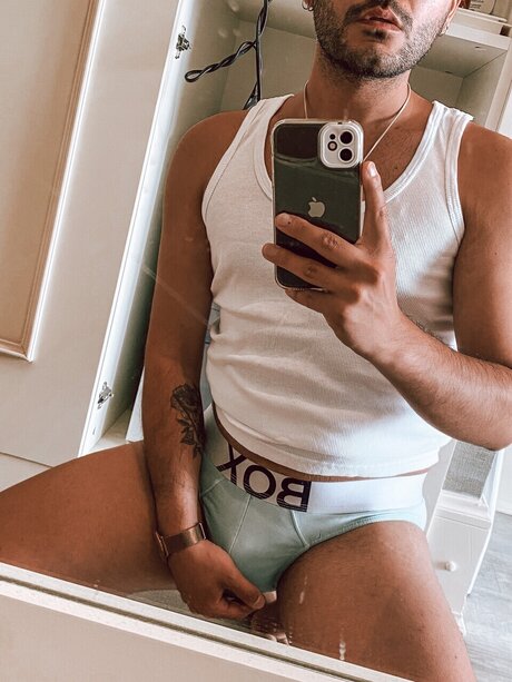 Yi it 裸のモデル 写真