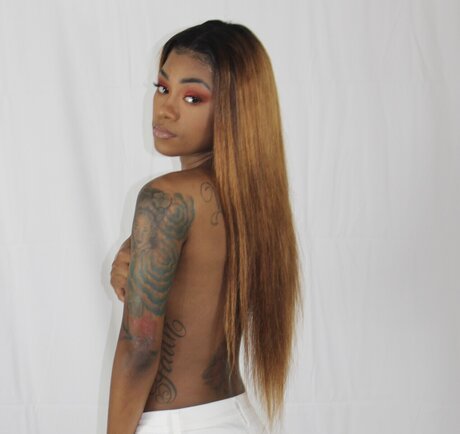 Issabella McCarty 限定モデル 写真