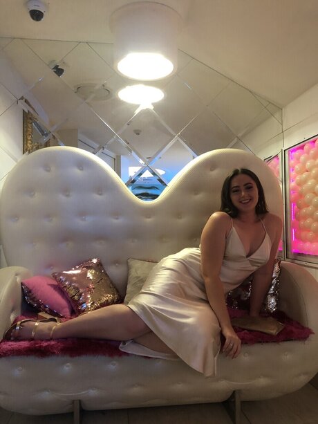 Ruby Di Costanzo アートモデル ギャラリー