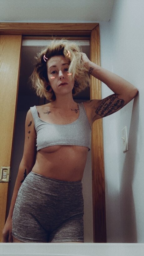 Beth Betherson 裸のモデル ギャラリー