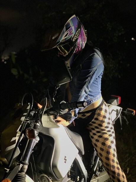 Miss Lonely 26 ホットなポルノスター ギャラリー