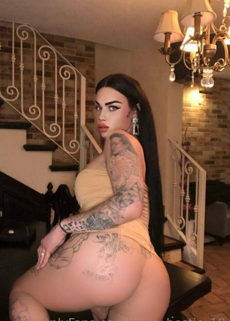 anna bestie 18 アダルトモデル 画像