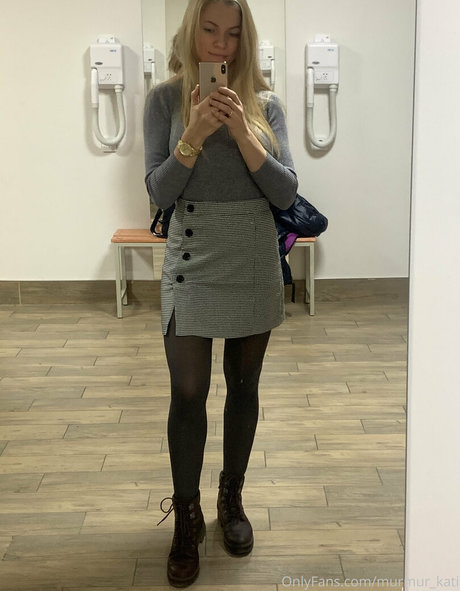 ぽっちゃりエモOnlyFans 美しい裸 写真