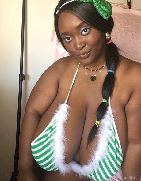 Submittress スター 裸 ギャラリー