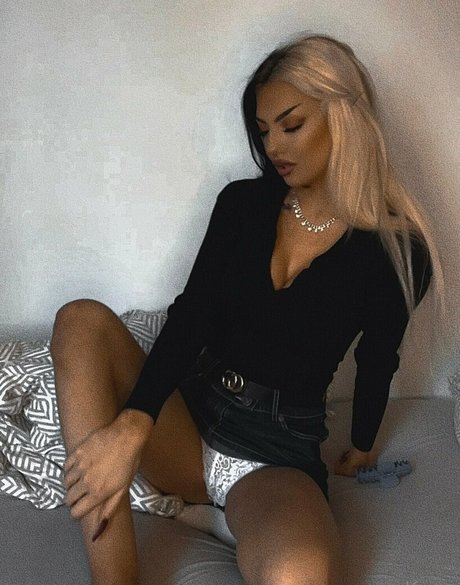 kysaa ヌードのポルノスター 写真