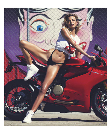 Martha Hunt ヌードのポルノスター アーカイブ