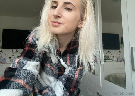 ariablonde アダルトスター 写真