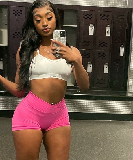 ItsTavvi ポルノスター 高品質 画像