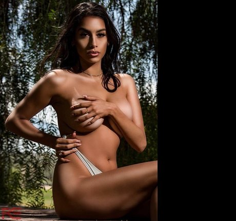 Olivia Rae アートモデル 写真