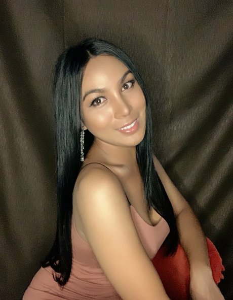 Emmy Monika スター 画像