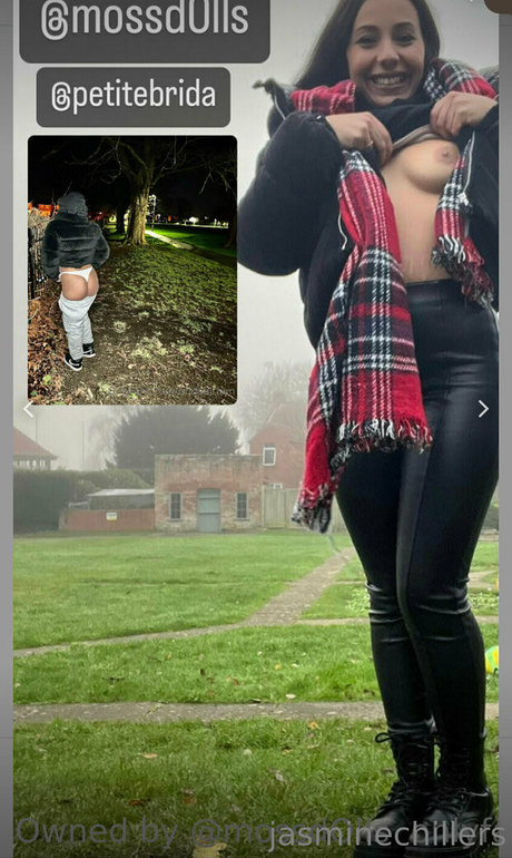 公共の場での猫のOnlyFans セクシー 画像