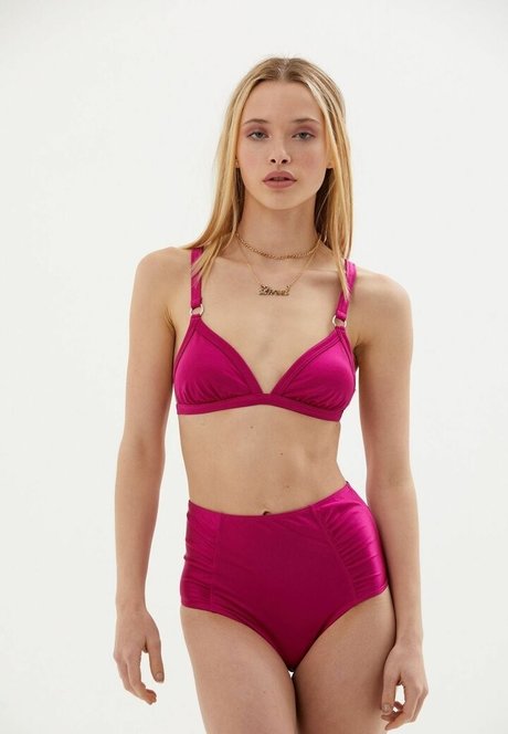 Lola Losada ポルノスター パーフェクト 画像