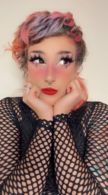 emeryfennecfree セクシーモデル 画像