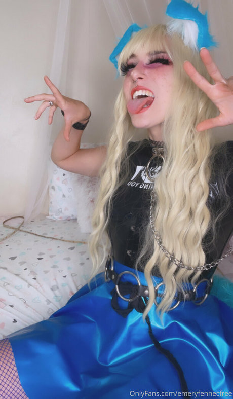 emeryfennecfree エロティックなモデル 写真