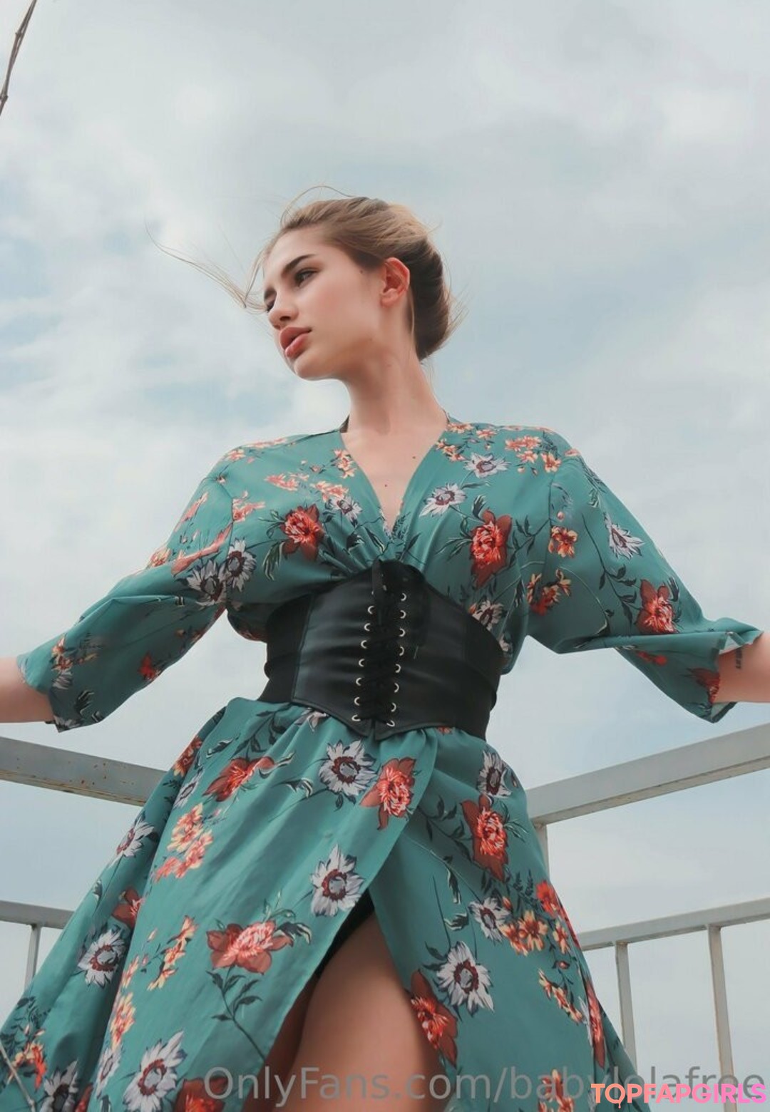 トップレスビーチOnlyFans 美しいポルノ 写真