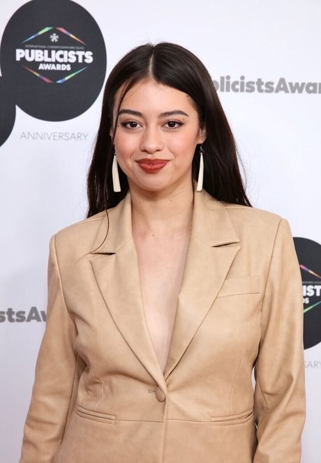 Amber Midthunder トップスター 写真