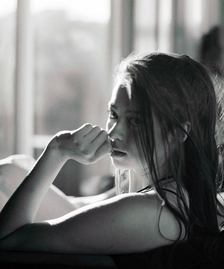 Amber Midthunder HDポルノスター ギャラリー