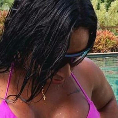 Thaynunes ポルノスター パーフェクト 写真