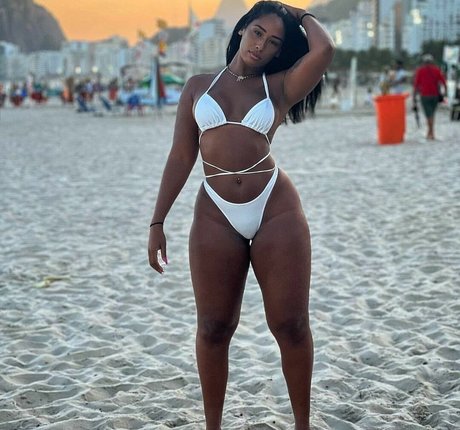 Thaynunes ポルノスター xxx 写真