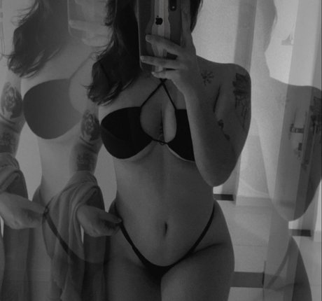 膨らみ OnlyFans ホットポルノ 写真