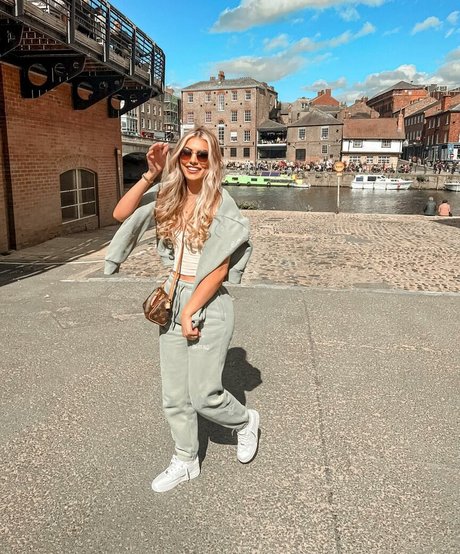 Xavia Brooke エロティックモデル ギャラリー