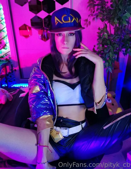 小柄なブロンドの熟女OnlyFans ヌード 画像