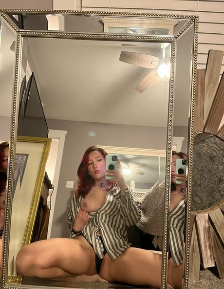 auroraredd ポルノモデル 写真