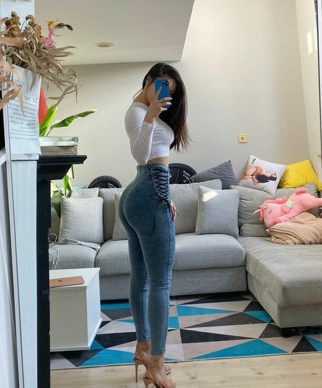 Xiaolajiao j3 ポルノスター 写真