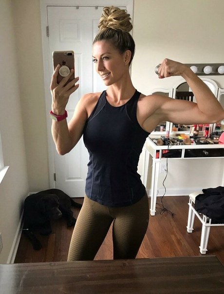 Callie Bundy ヌードスター 写真