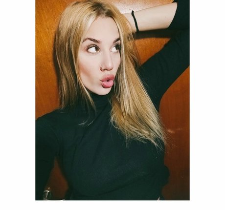 Lucila Villar セクシーなスター ギャラリー