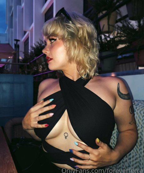 若い熟女OnlyFans ホット 写真