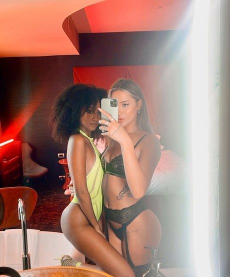 Jessienicolexxx セクシー女優 写真