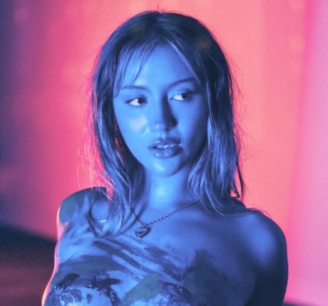 Jessienicolexxx エロティックなモデル 写真