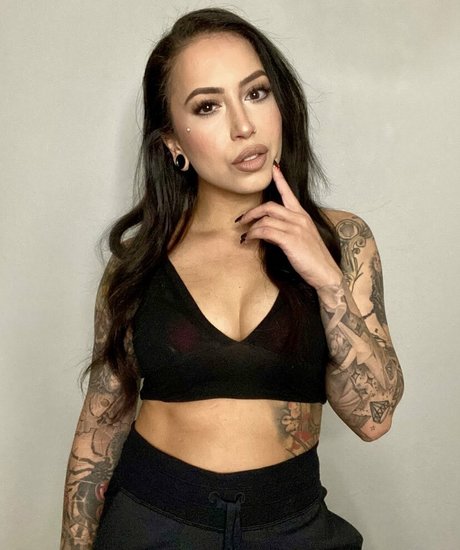 meghanelle 無料女優 写真