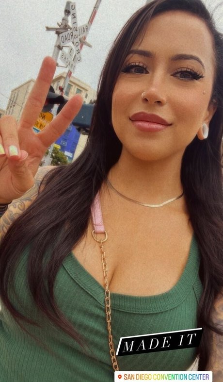 meghanelle セックスポルノスター 画像