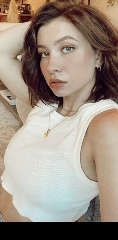 Katelyn Nacon 最高のスター 画像
