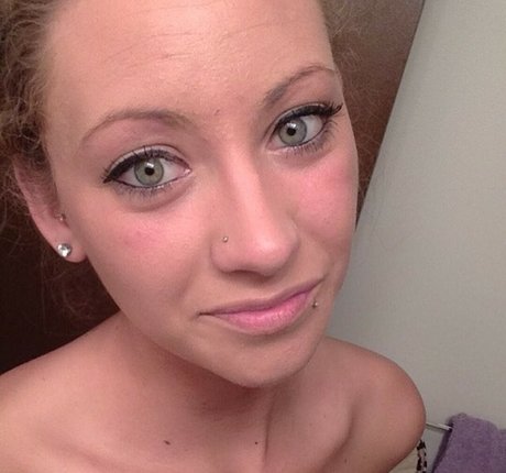 黒檀のシャワー OnlyFans 美しいヌード ギャラリー