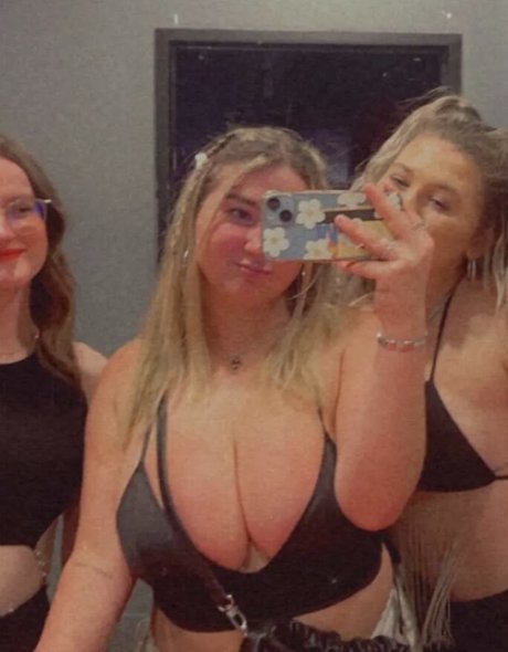 大学教師のOnlyFans エロチック 写真