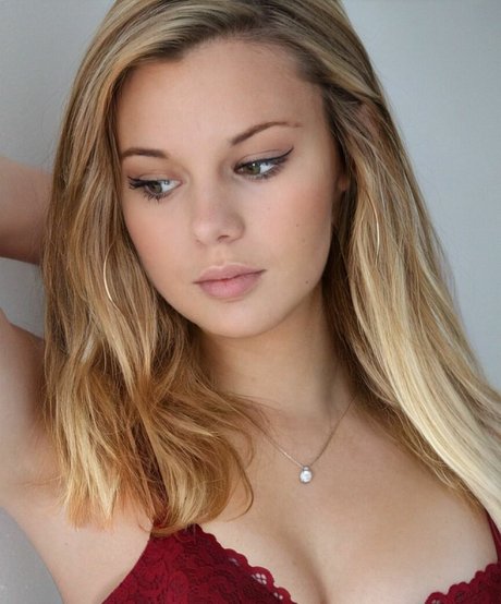 若い熟女OnlyFans ポルノ 写真