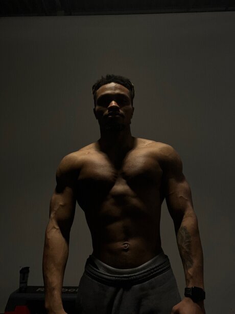 Troniooo ホットスター 写真