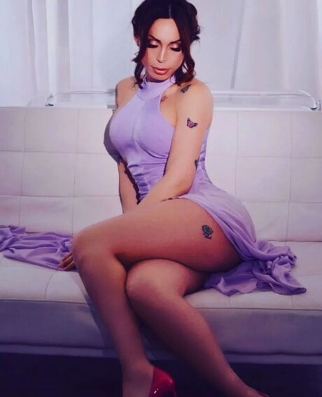 Helenadelacourx ポルノモデル 画像