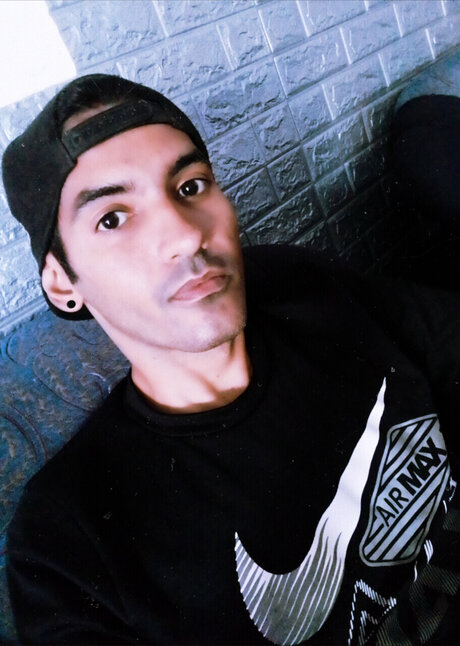 Alonso Evil 裸モデル 画像