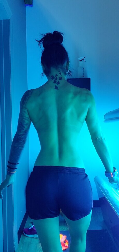 DivineVixen 裸の女優 写真