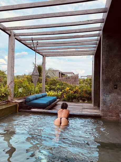 Adrianna ポルノスター 可愛い ギャラリー