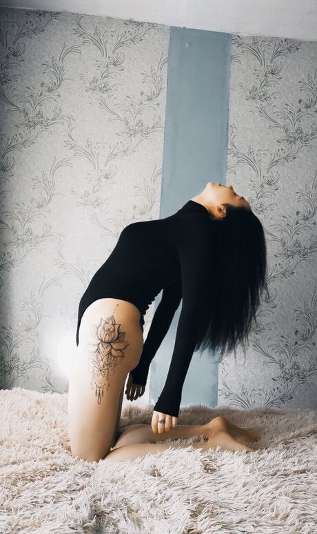 Ljubov アート女優 写真