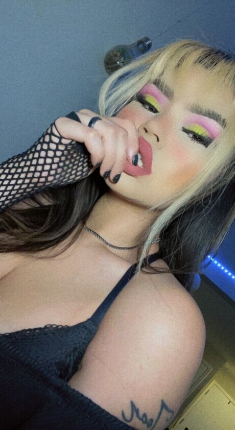 イギリス人熟女OnlyFans 可愛い 写真