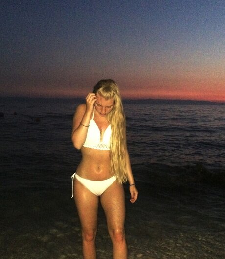 nika かわいいポルノスター 写真