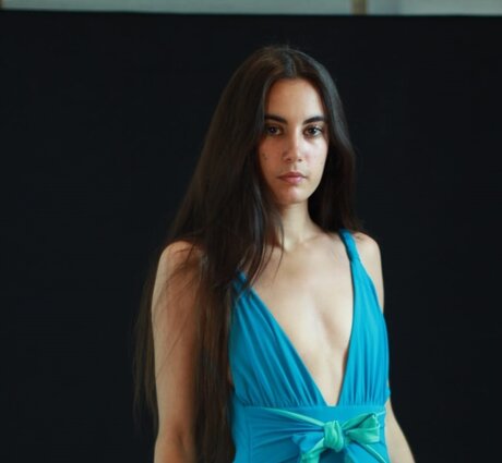 Laura traviesa ヌード女優 画像