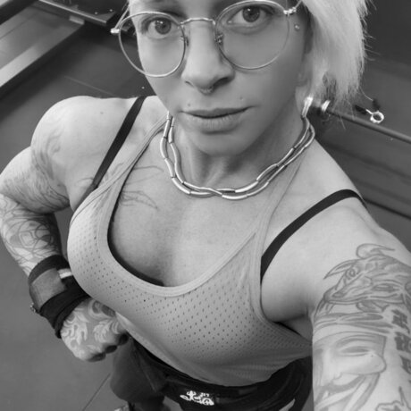 公共の場での猫のOnlyFans アートxxx 写真