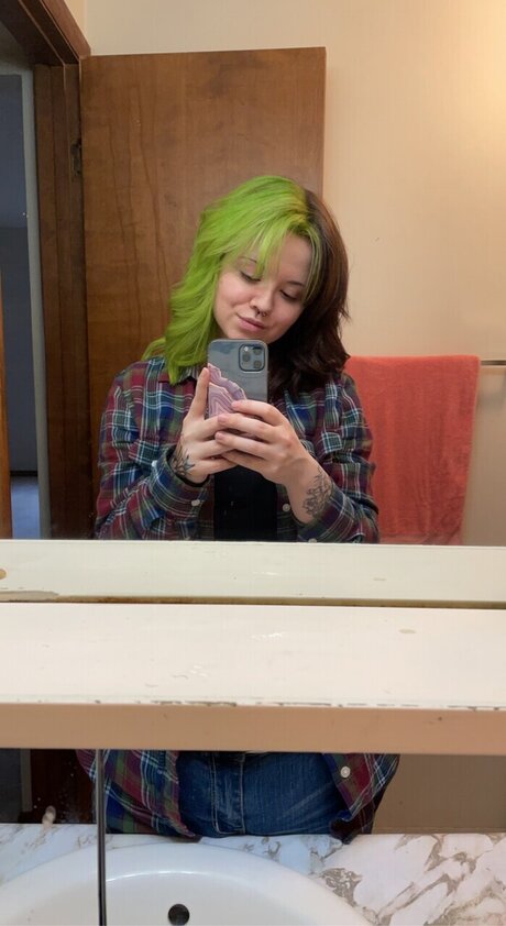 Sparks セクシーなポルノスター ギャラリー